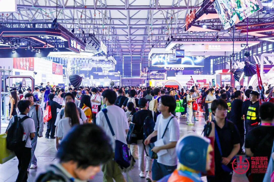 与AI同游!2026年第二十三届ChinaJoy盛大开幕! https://cms3.chinajoy.net/157/upload/resources/image/103358.jpg?token=Bearer eyJhbGciOiJIUzUxMiJ9.eyJpc3MiOiJlY2hpc2FuIiwic3ViIjoie1wiY2xpZW50XCI6XCJXRUJcIixcInR5cGVcIjpcIlVTRVJcIixcIm5hbWVcIjpcInVzZXIyX2FwaVwiLFwic2lnbmF0dXJlXCI6bnVsbCxcImV4cGlyZXNfaW5cIjoxODAwMDAwMH0iLCJpYXQiOjE3ODU1NzI3NDYsImV4cCI6MTc4NTU5MDc0Nn0.HPnAxiidYD1k7VkgJAD_0D0Wu1tmwQ6G_gTyksby3y2UZCbUy9DUdn6tHTLCCrc3fJB-Ny2umh8wrpsCHGvtJw